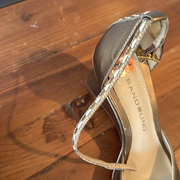 Bandolino wedges with angle strap Dark Gold Sz 5.5 - Picture 4 of 5